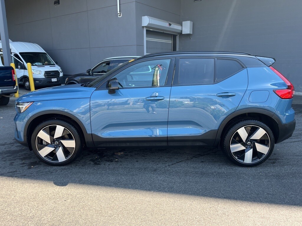 2023 Volvo XC40 Recharge Ultimate photo 3