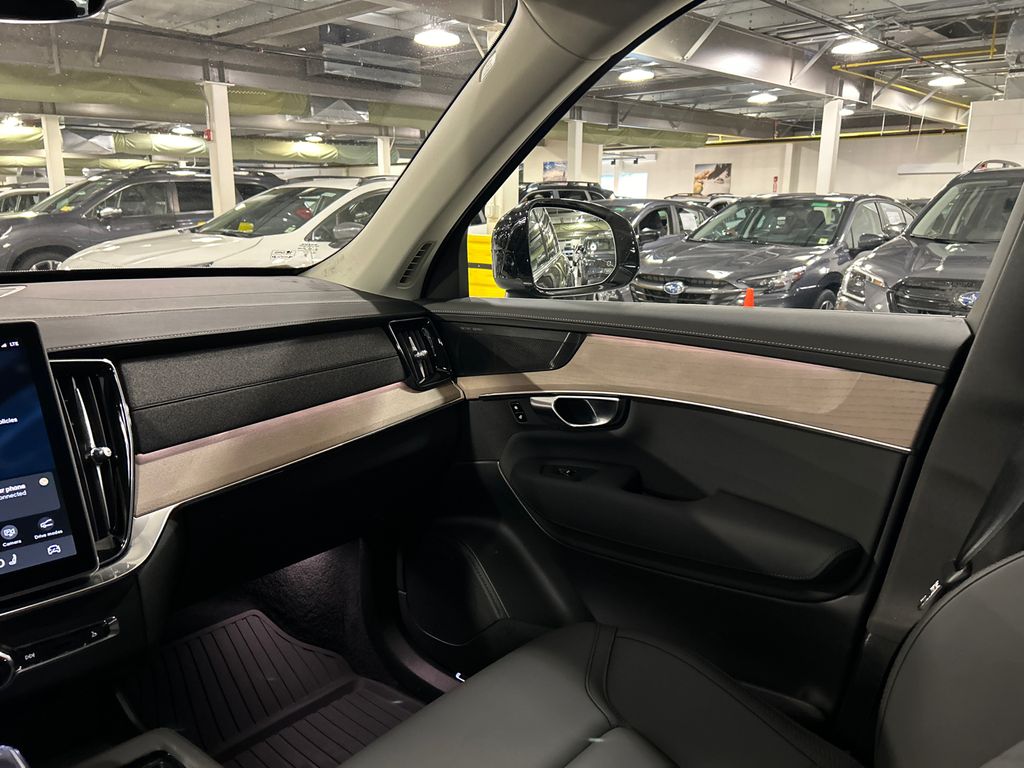 2026 Volvo XC90 Plus - Photo 26