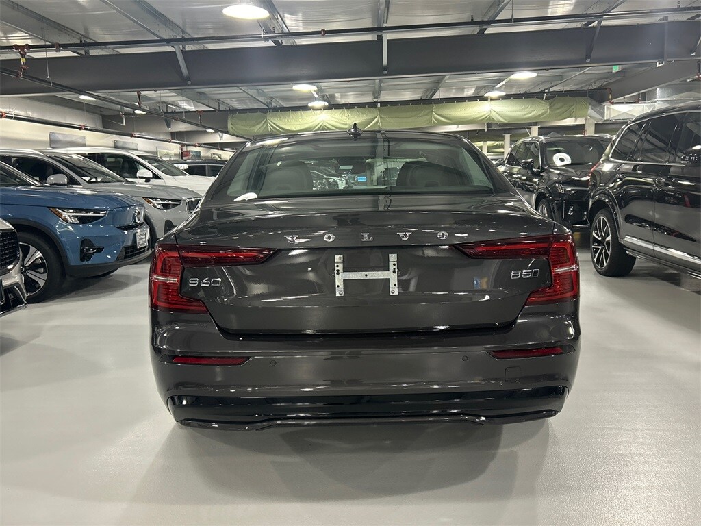 2024 Volvo S60 B5 Plus photo 3