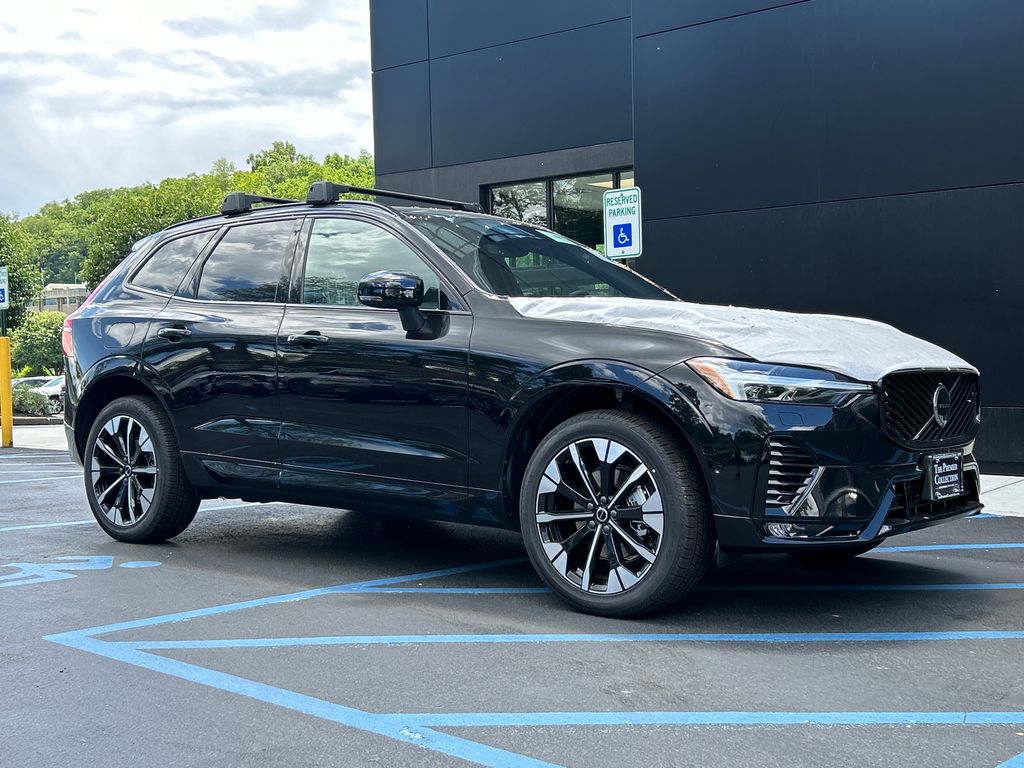 2026 Volvo XC60 B5 Plus Dark AWD's photo