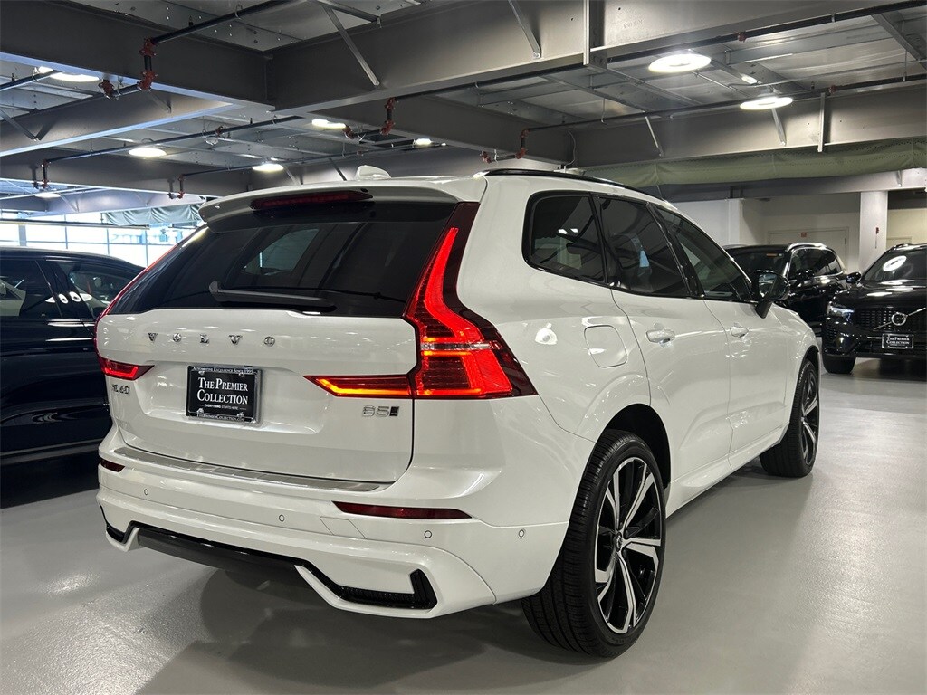 2025 Volvo XC60 B5 photo 2