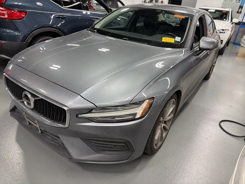 Used 2019 Volvo S60 T6 Momentum Sedan