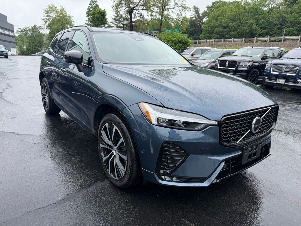 2025 Volvo XC60 B5 Plus Dark AWD's photo
