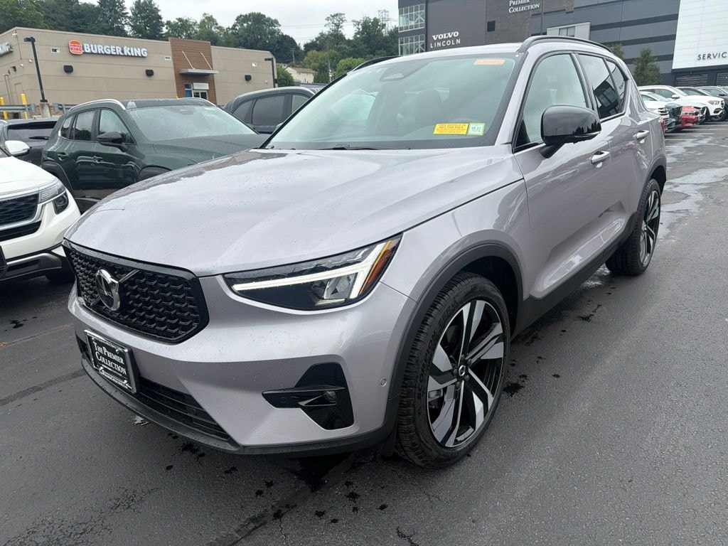 New 2026 Volvo XC40 B5 Plus SUV