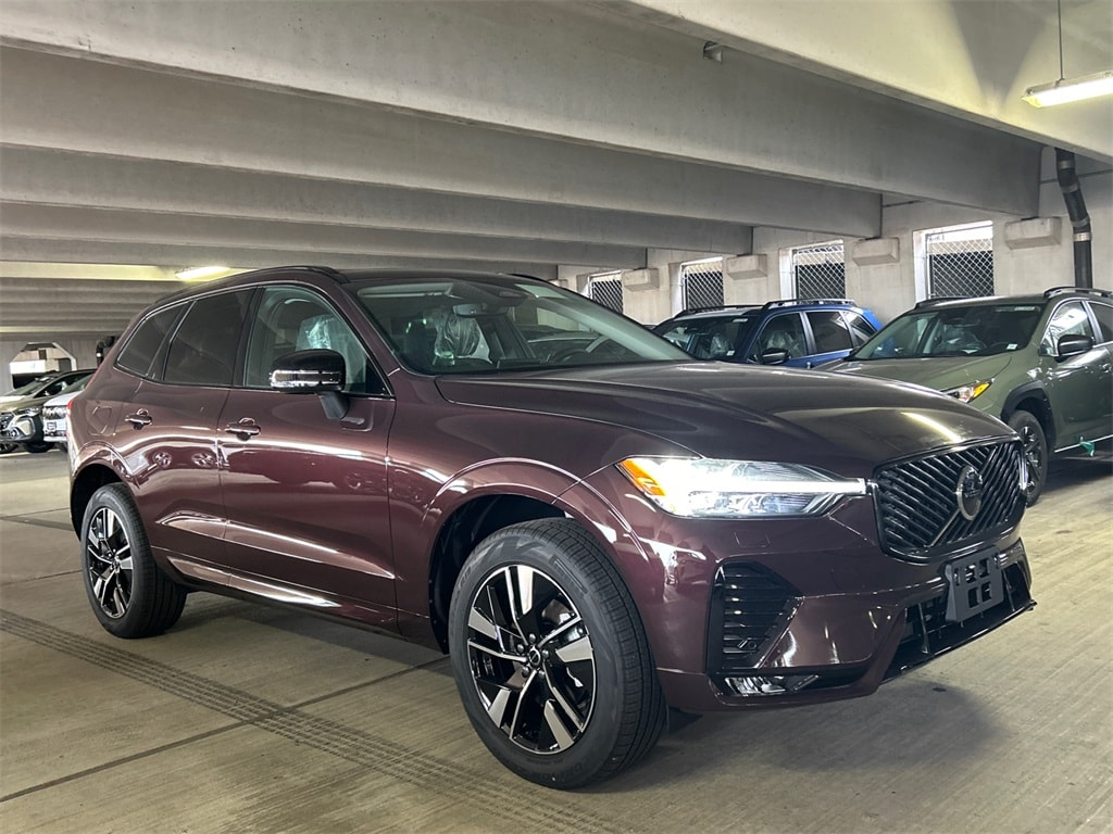 2026 Volvo XC60 Core's photo