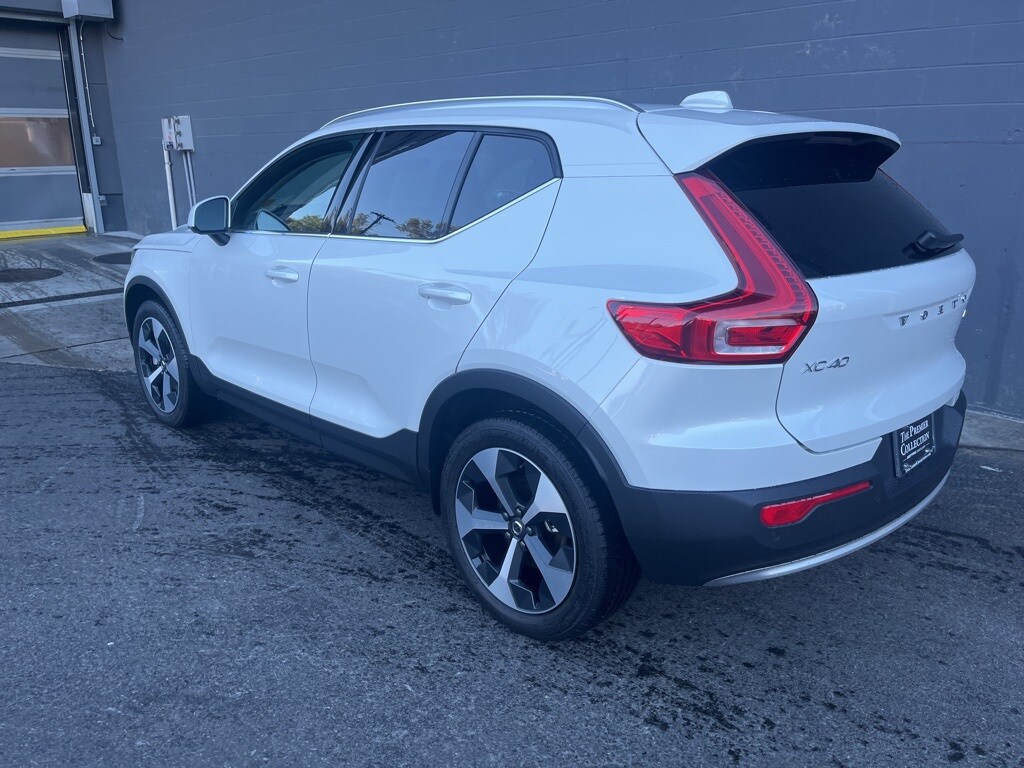 2025 Volvo XC40 Core photo 2