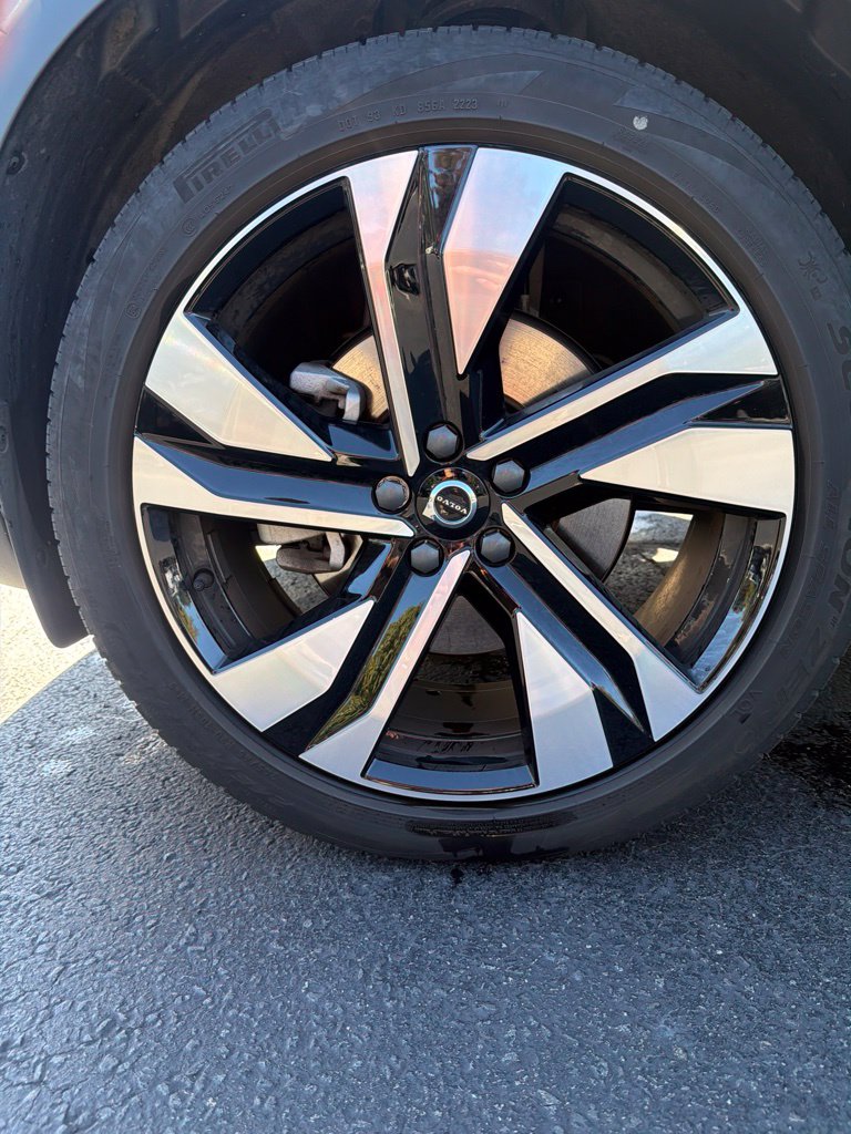 Certified 2024 Volvo XC40 B5 Plus Dark SUV