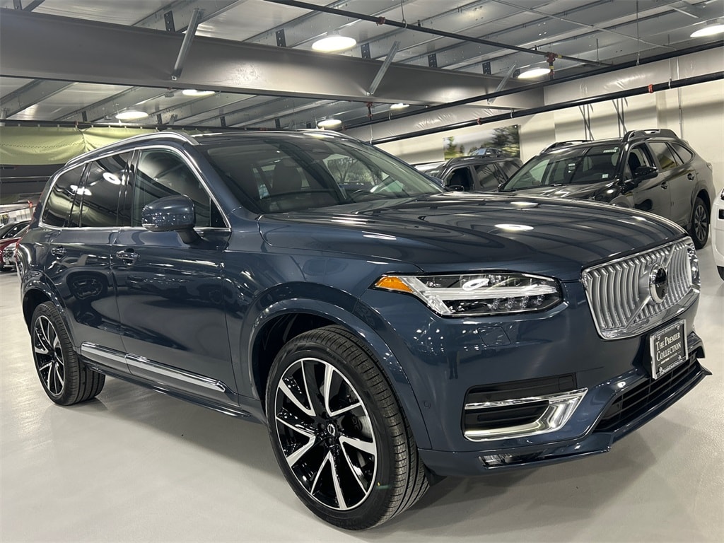 2023 Volvo XC90 Plus's photo