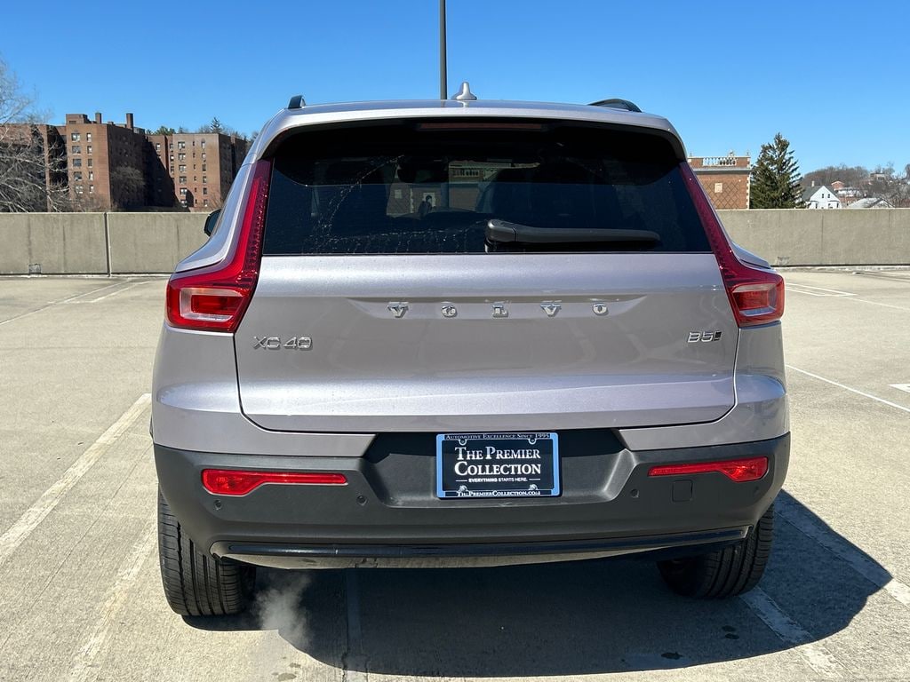 New 2026 Volvo XC40 B5 Core SUV