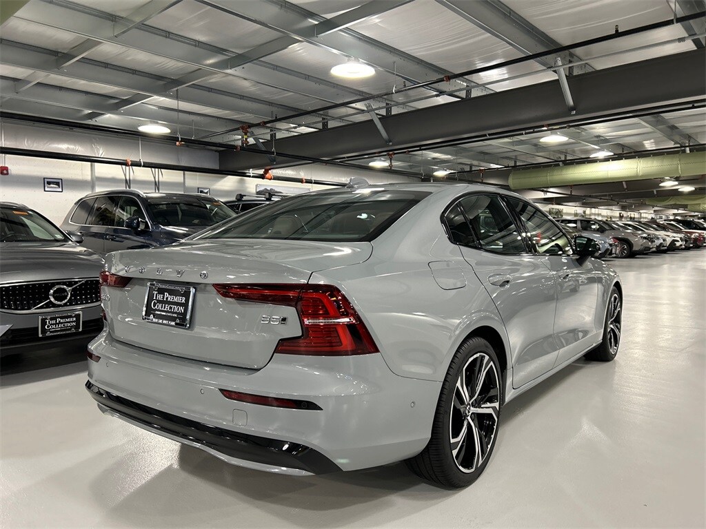 2024 Volvo S60 B5 Ultimate photo 2