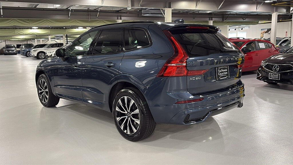 2025 Volvo XC60 B5 Core photo 3
