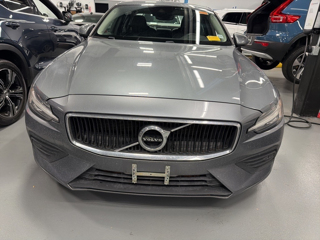 Used 2019 Volvo S60 T6 Momentum Sedan