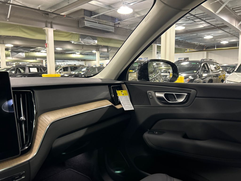 2026 Volvo XC60 Plus - Photo 25