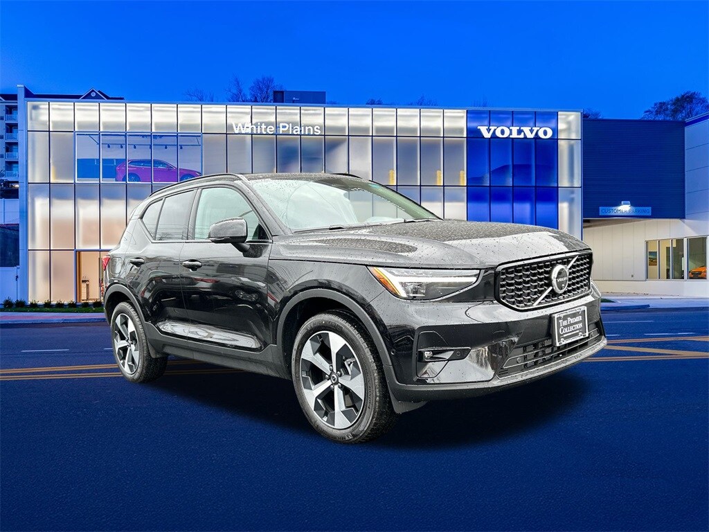 New 2026 Volvo XC40 B5 Plus SUV