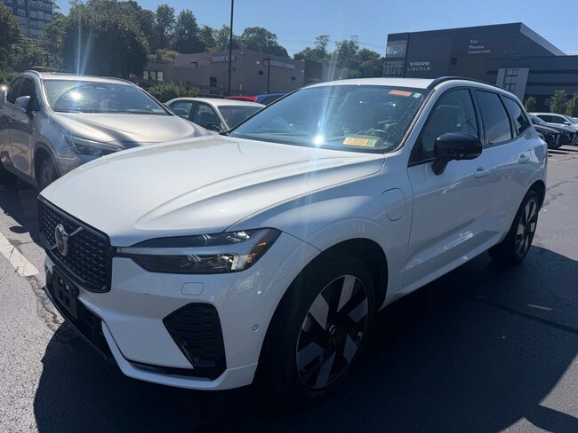 2024 Volvo XC60 plug-in hybrid T8 Plus Dark SUV