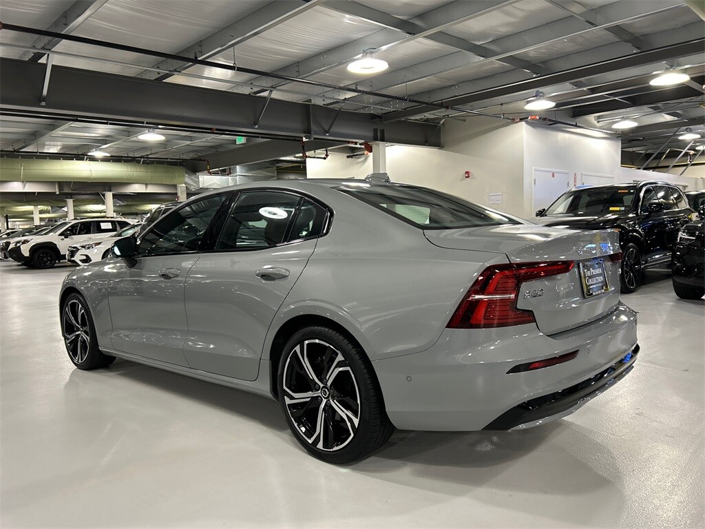 2024 Volvo S60 B5 Ultimate photo 4