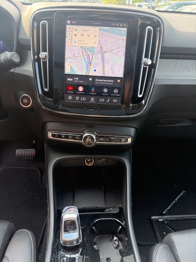 2026 Volvo XC40 Plus - Photo 11