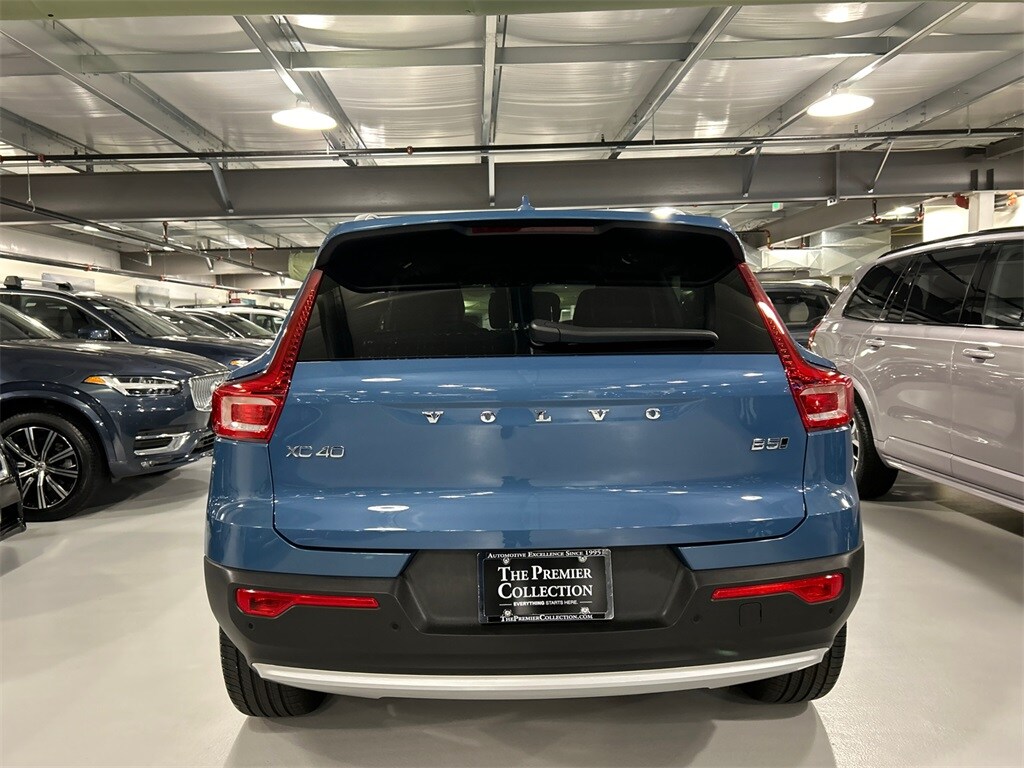 2025 Volvo XC40 Core photo 3