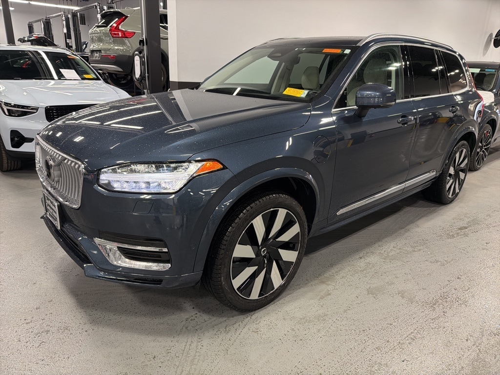 2024 Volvo XC90 Plus's photo