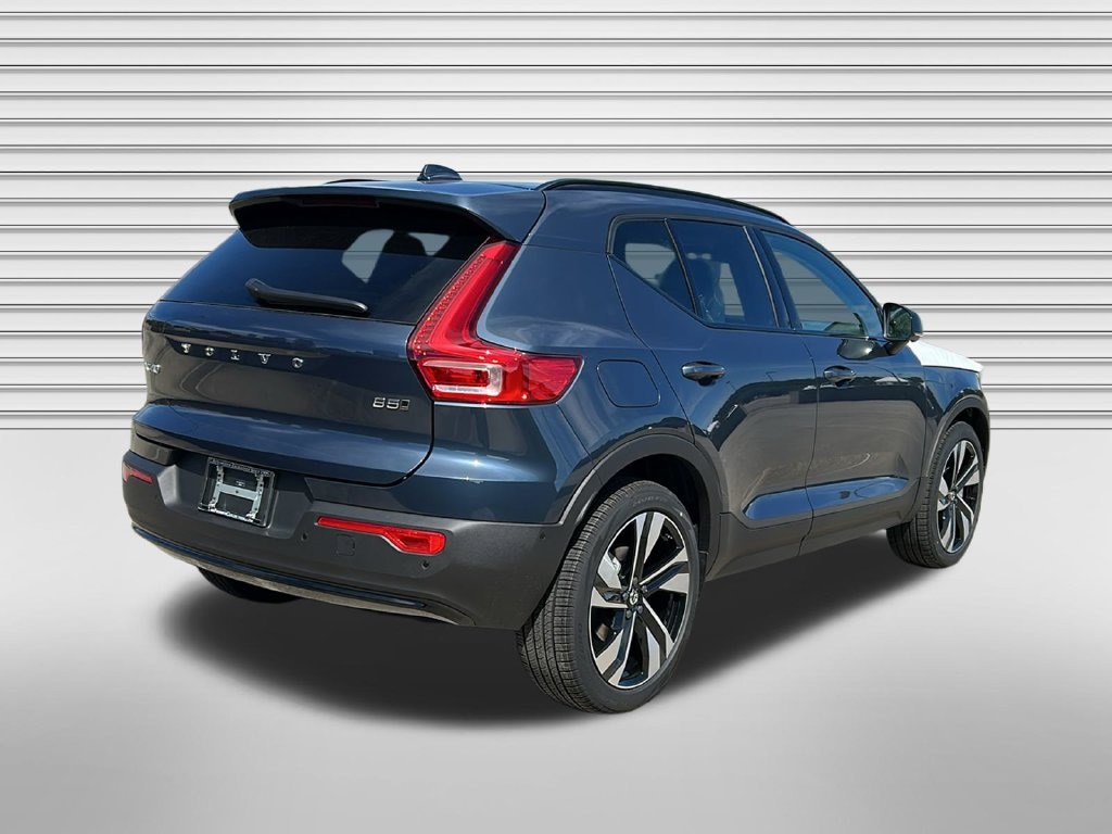 New 2026 Volvo XC40 B5 Ultra SUV