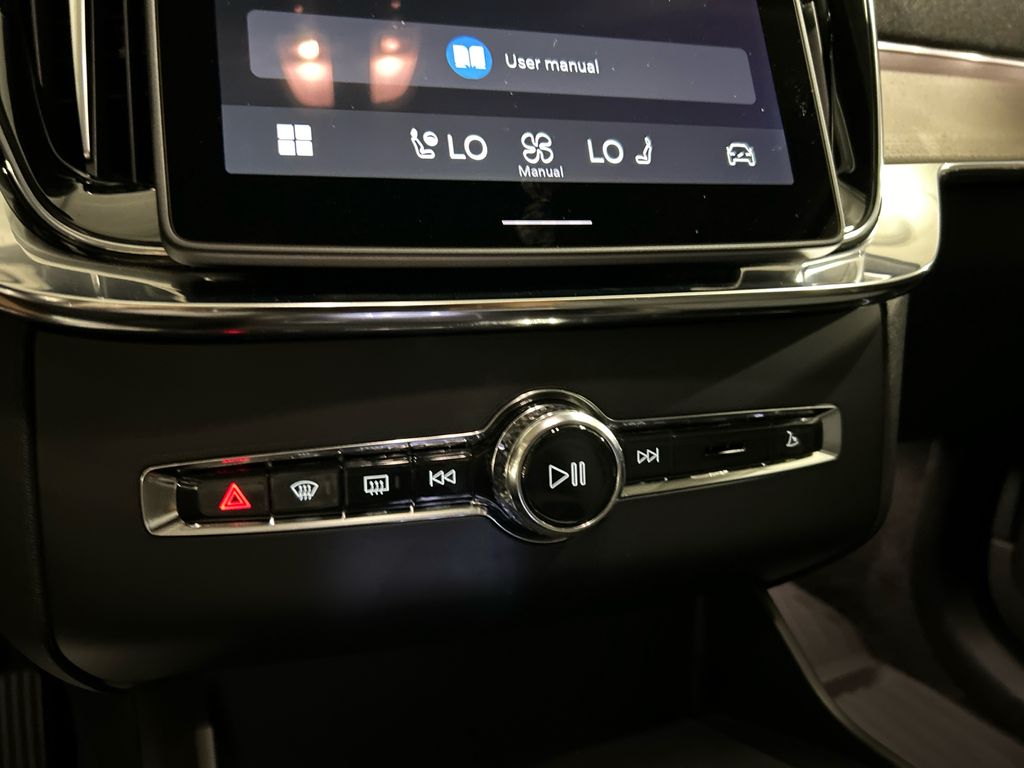 2026 Volvo XC90 Plus - Photo 18