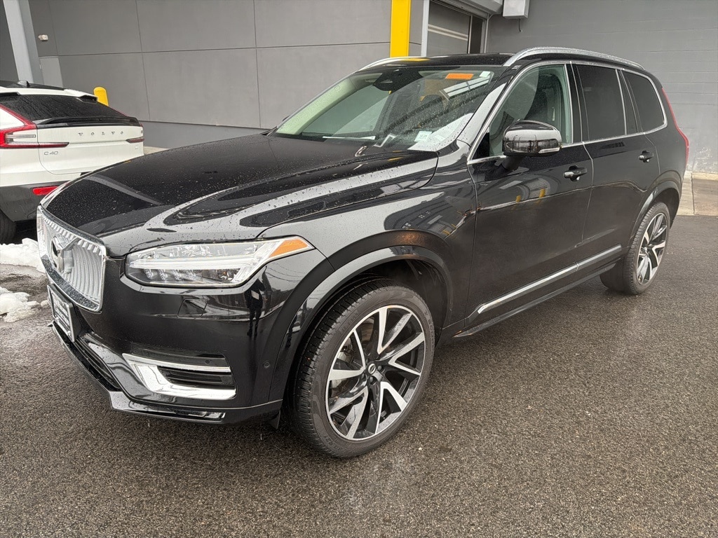2024 Volvo XC90 Plus's photo