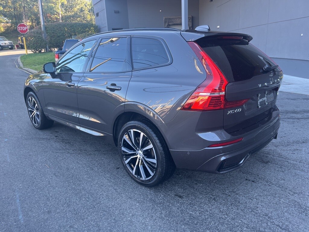 2025 Volvo XC60 B5 Plus photo 2