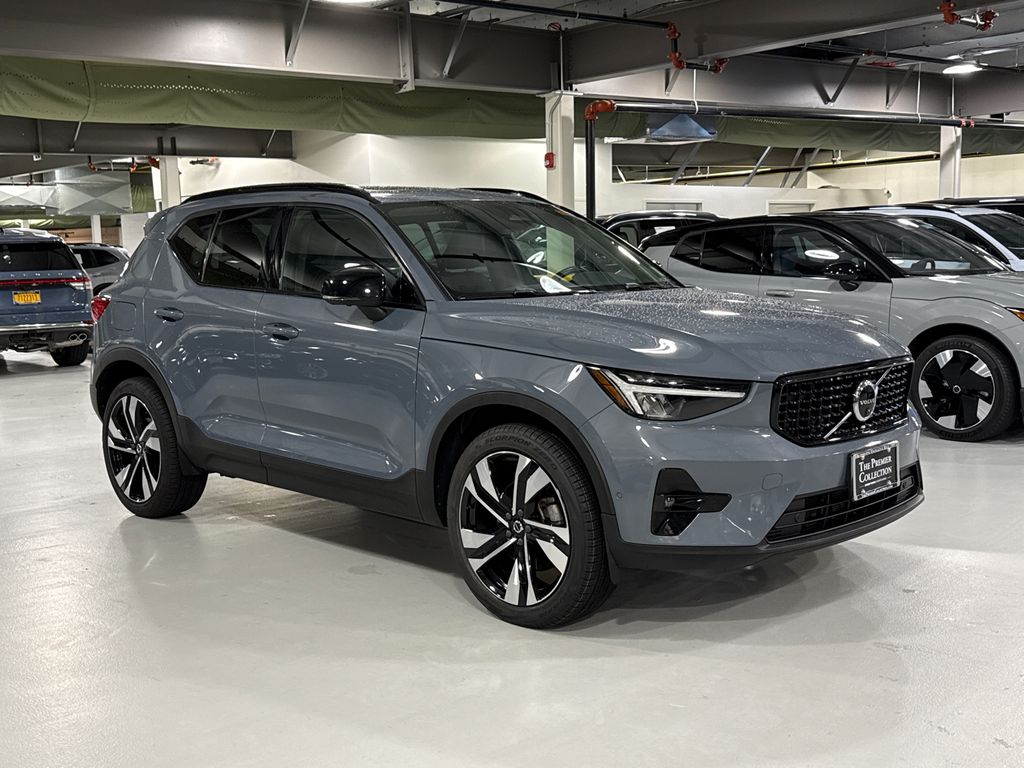 2023 Volvo XC40