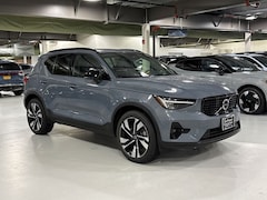 2023 Volvo XC40 B5 AWD Plus Dark SUV