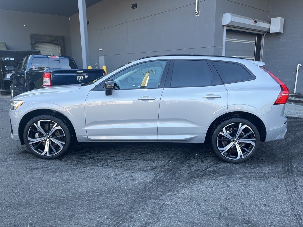 2023 Volvo XC60 Ultimate photo 3