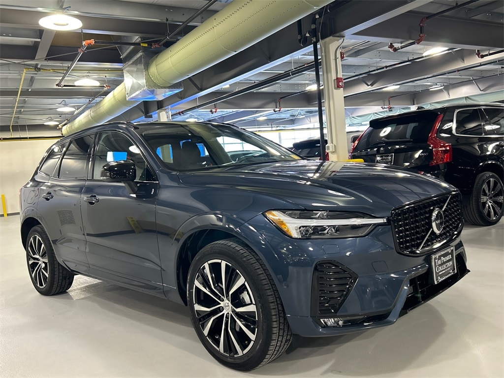 2025 Volvo XC60 Plus's photo