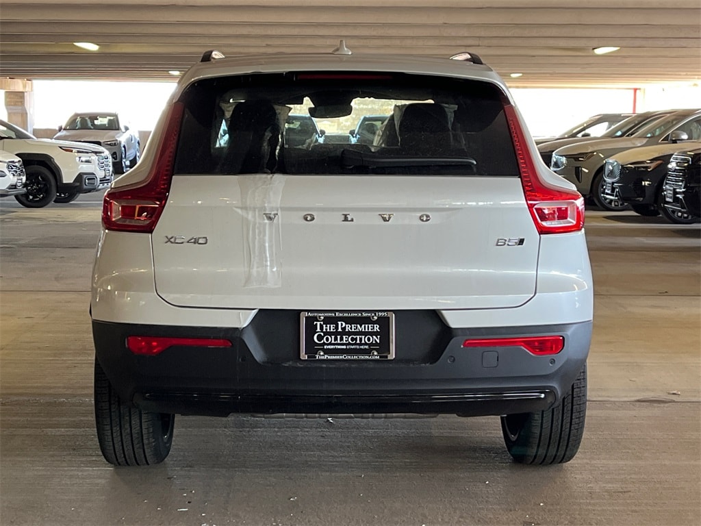 New 2026 Volvo XC40 B5 Ultra SUV