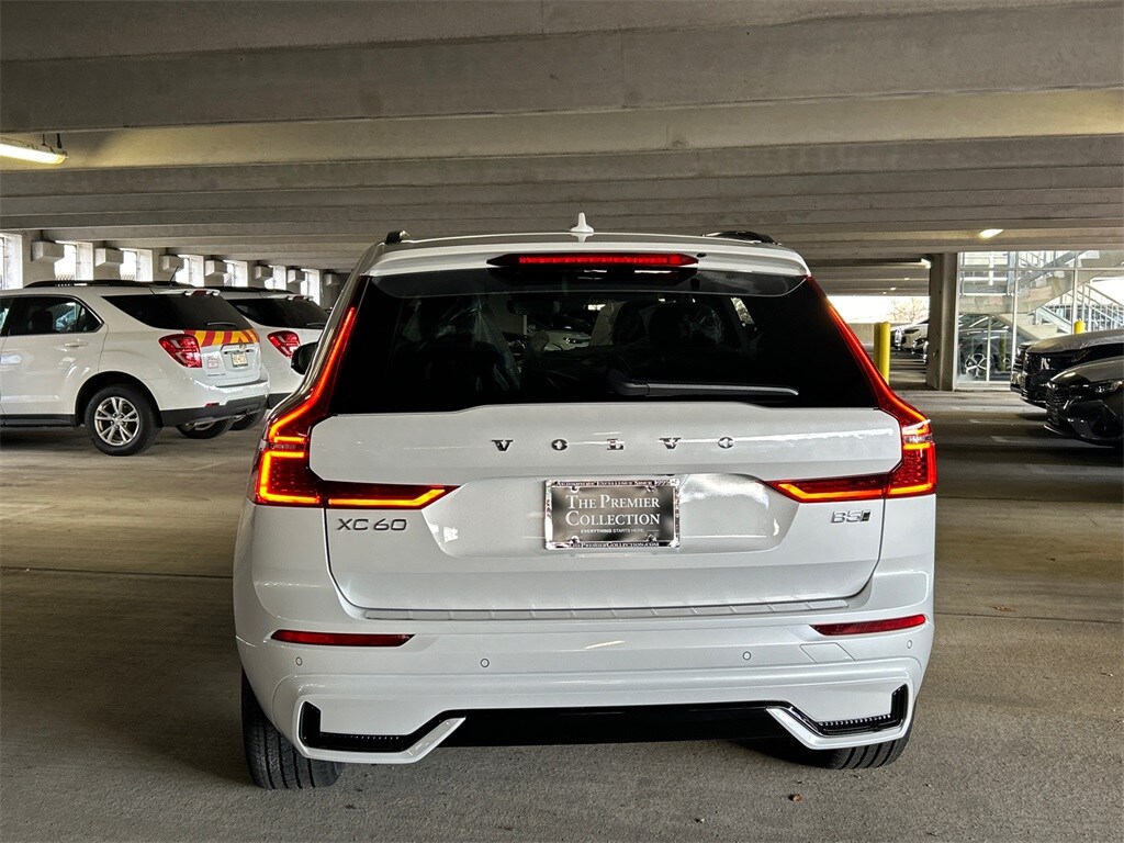 2026 Volvo XC60 B5 Plus photo 3