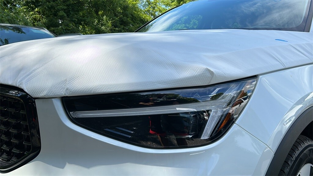 2026 Volvo XC40 Plus photo 4