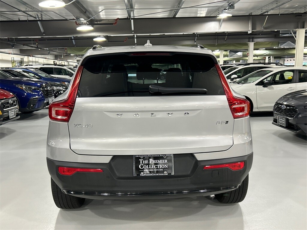2025 Volvo XC40 Plus photo 2