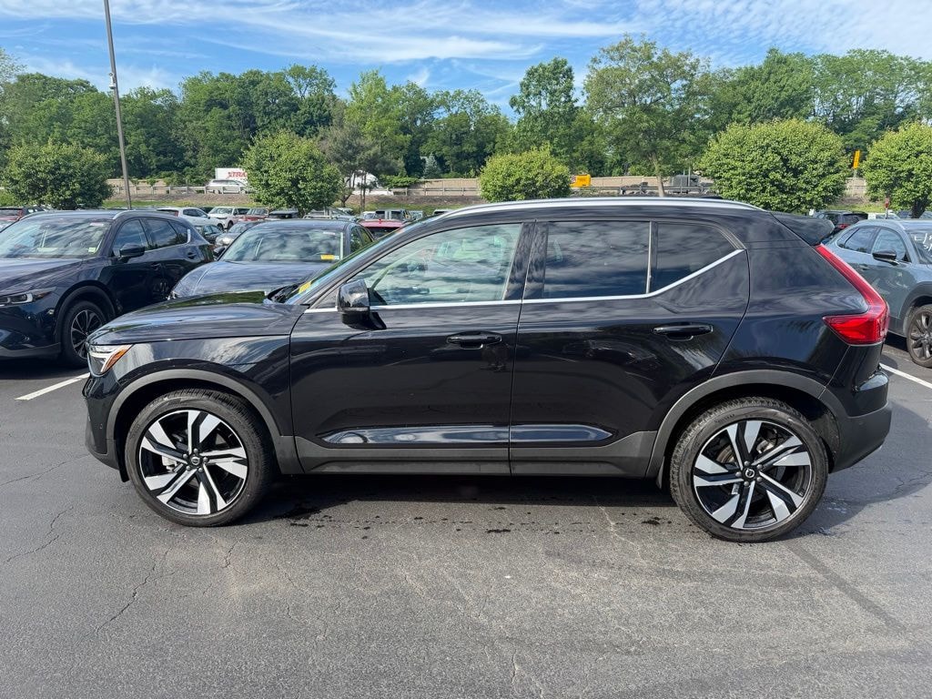 Used 2025 Volvo XC40 B5 Plus Bright Theme SUV