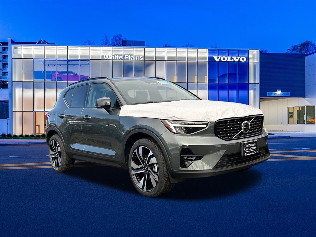 New 2026 Volvo XC40 B5 Plus SUV