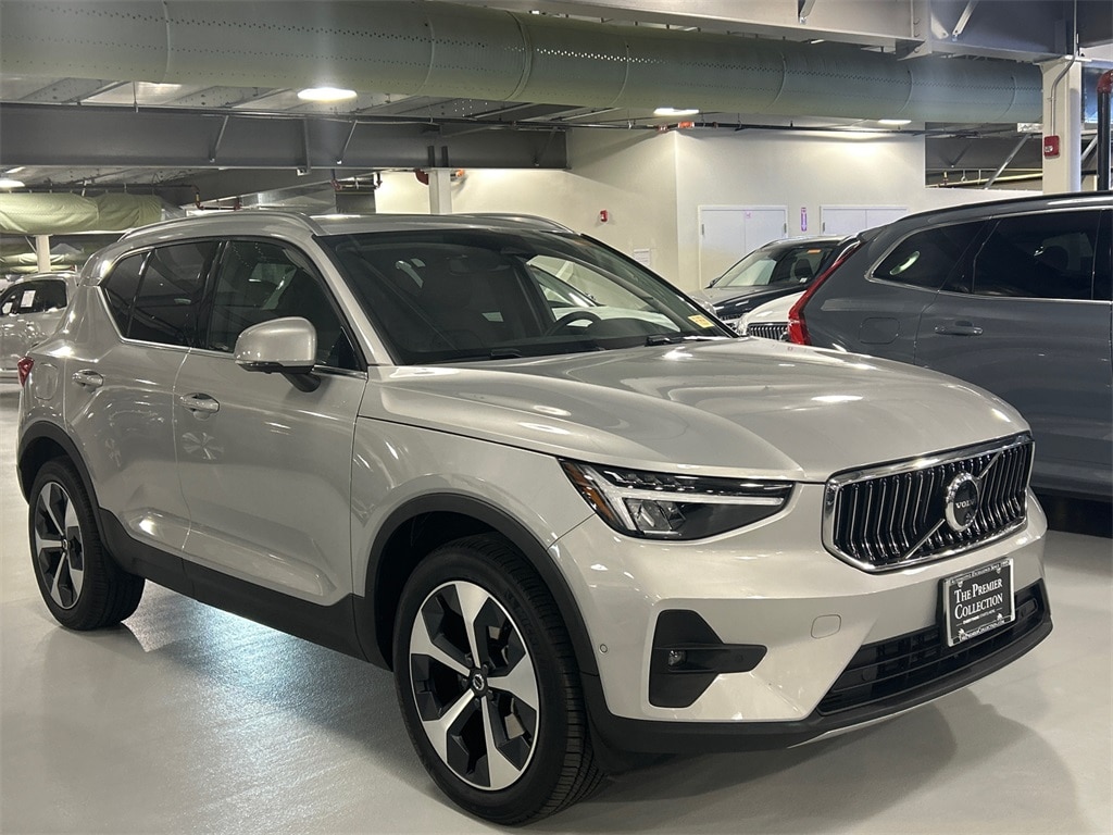 2025 Volvo XC40 Plus