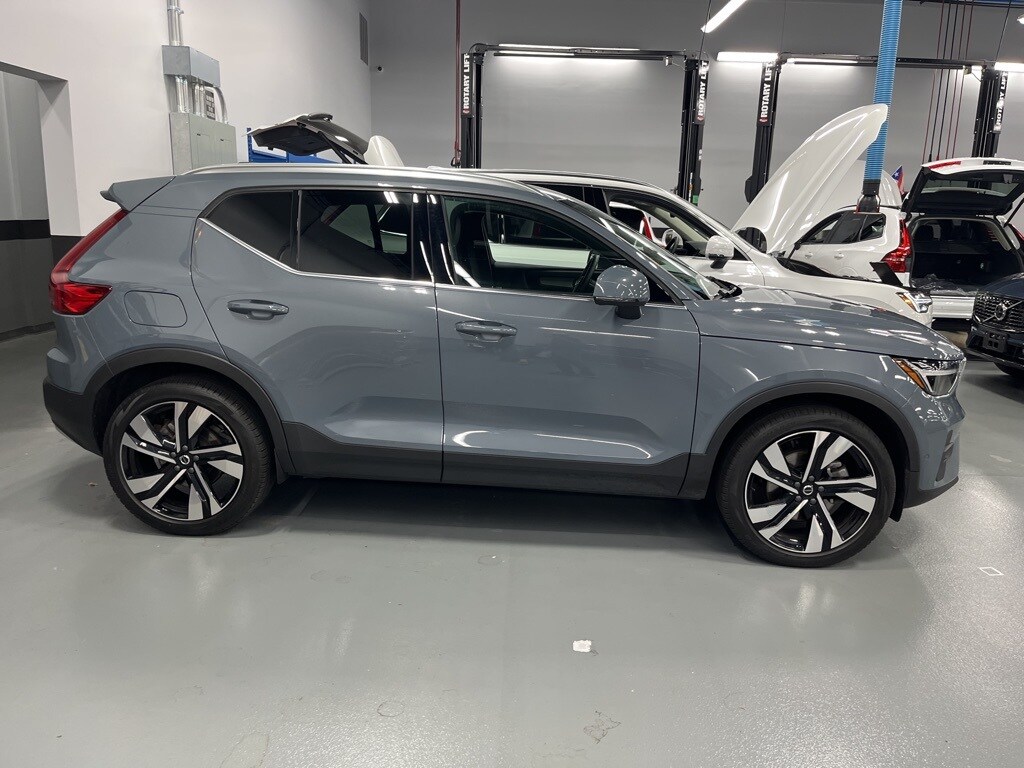 2023 Volvo XC40 AWD Plus photo 3