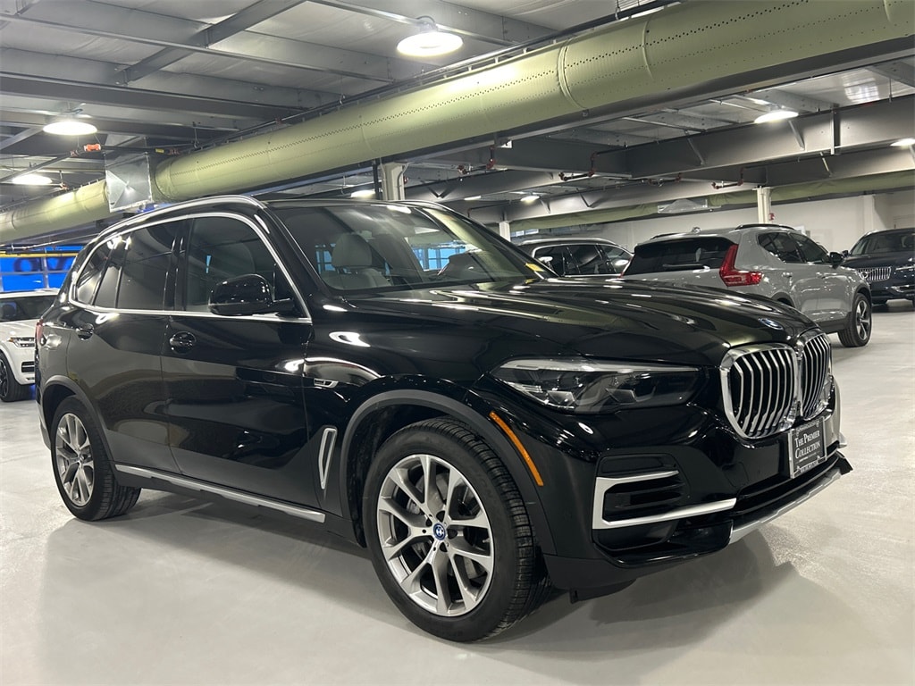2023 BMW X5 45e's photo