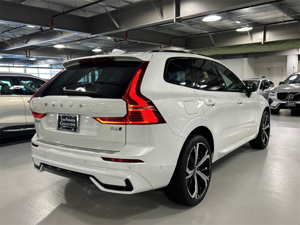 2023 Volvo XC60 Ultimate photo 2
