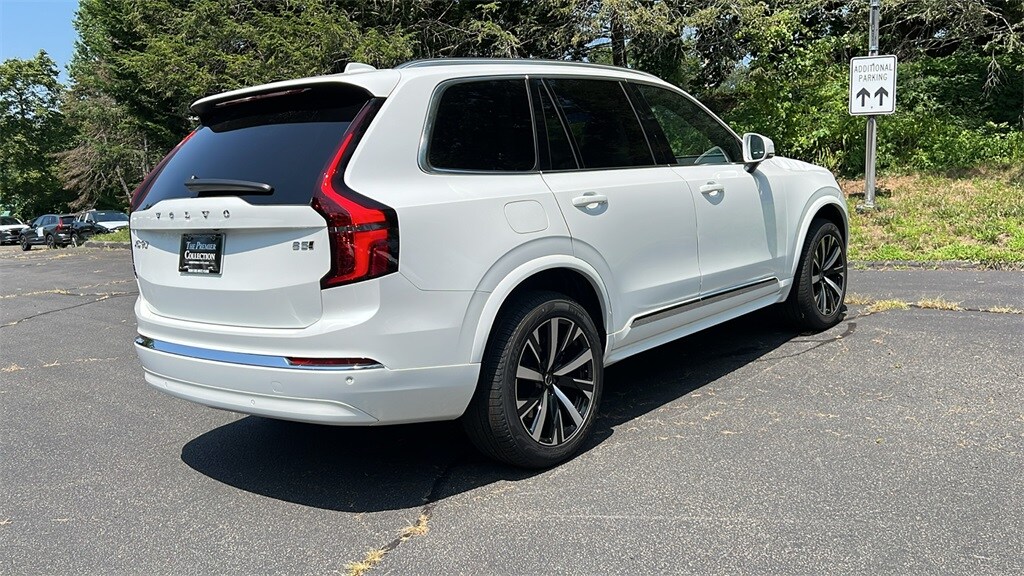 2026 Volvo XC90 B5 Core photo 2