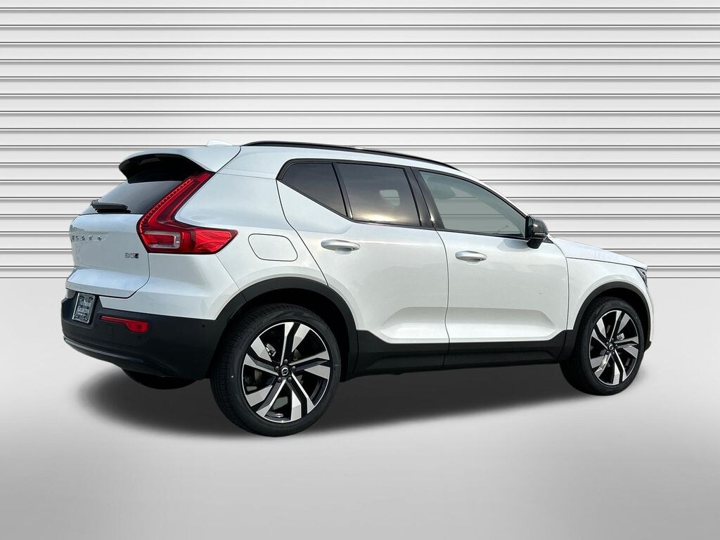New 2026 Volvo XC40 B5 Plus SUV