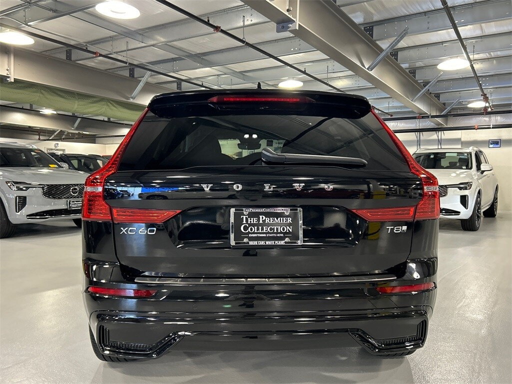 2025 Volvo XC60 Hybrid T8 Core photo 3