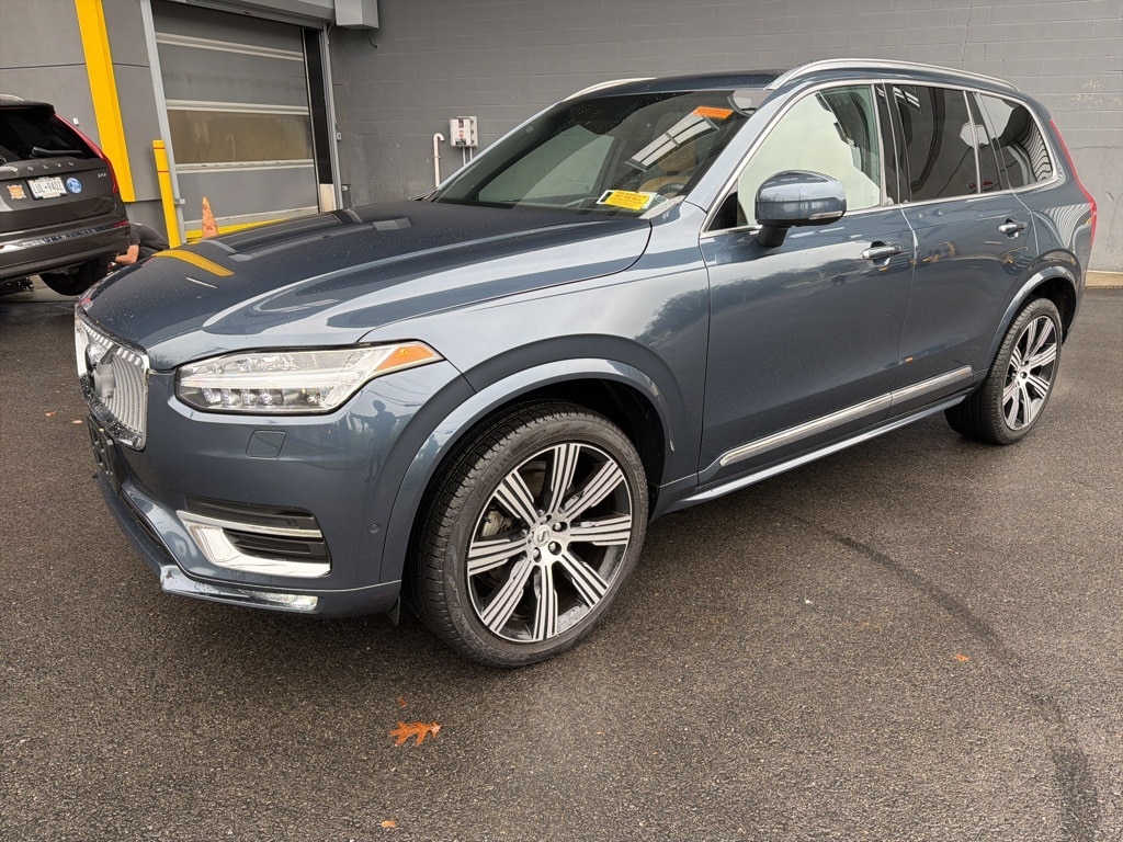 2022 Volvo XC90 Inscription's photo