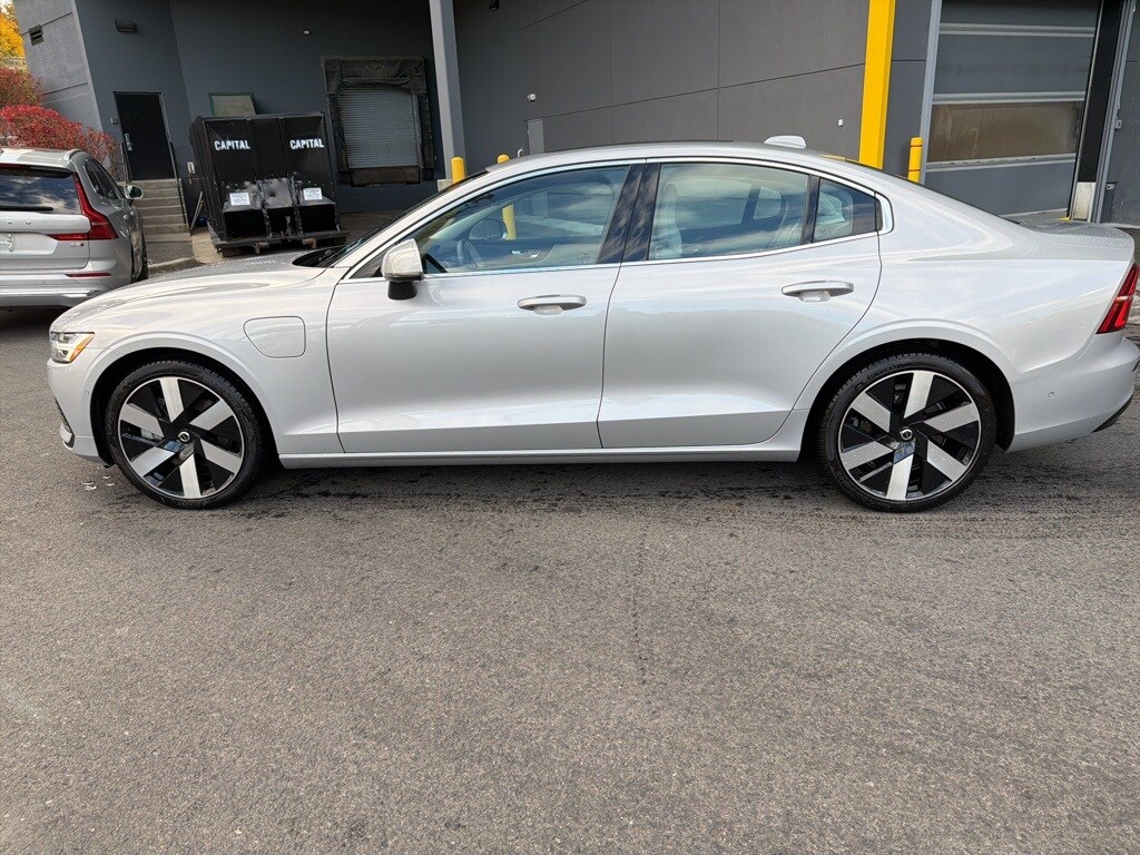 2023 Volvo S60 Recharge Ultimate photo 3