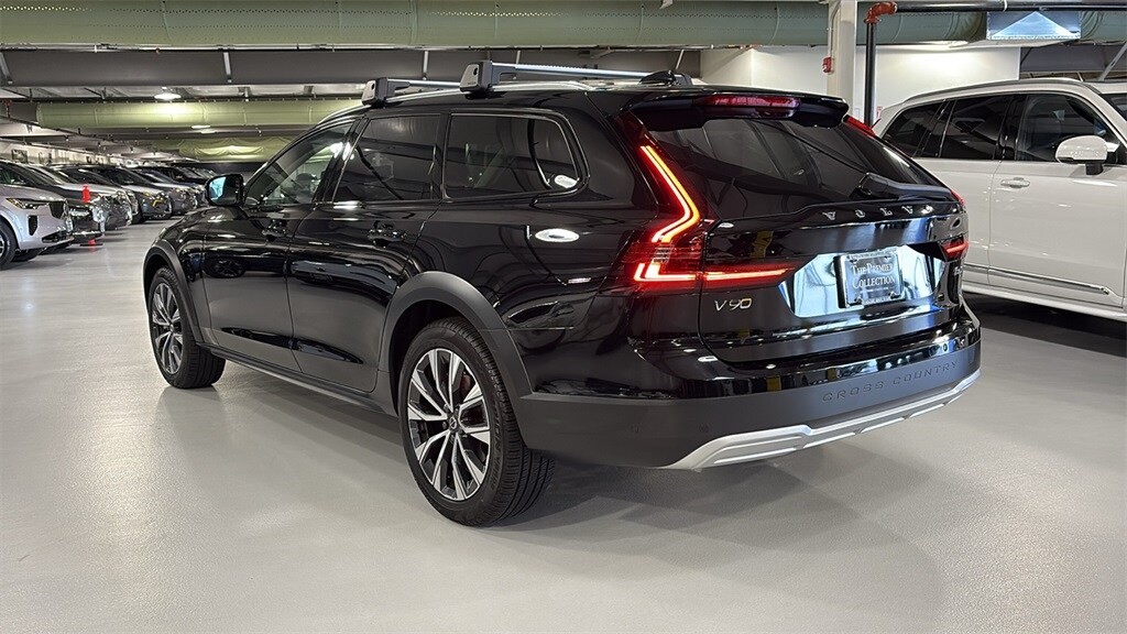 2024 Volvo V90 Cross Country B6 Plus photo 4
