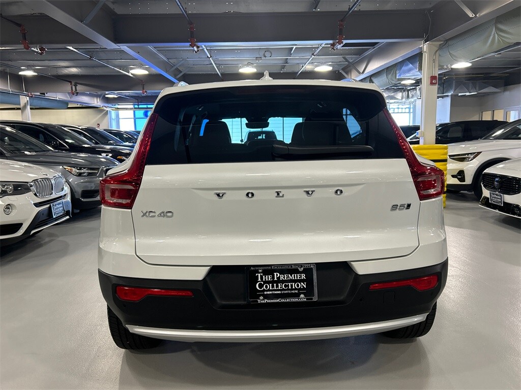 2025 Volvo XC40 Core photo 3
