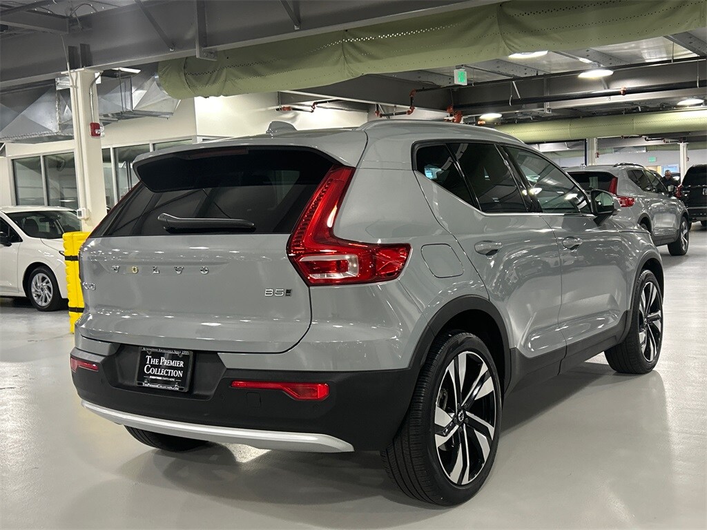 Certified 2025 Volvo XC40 B5 Plus Bright Theme SUV