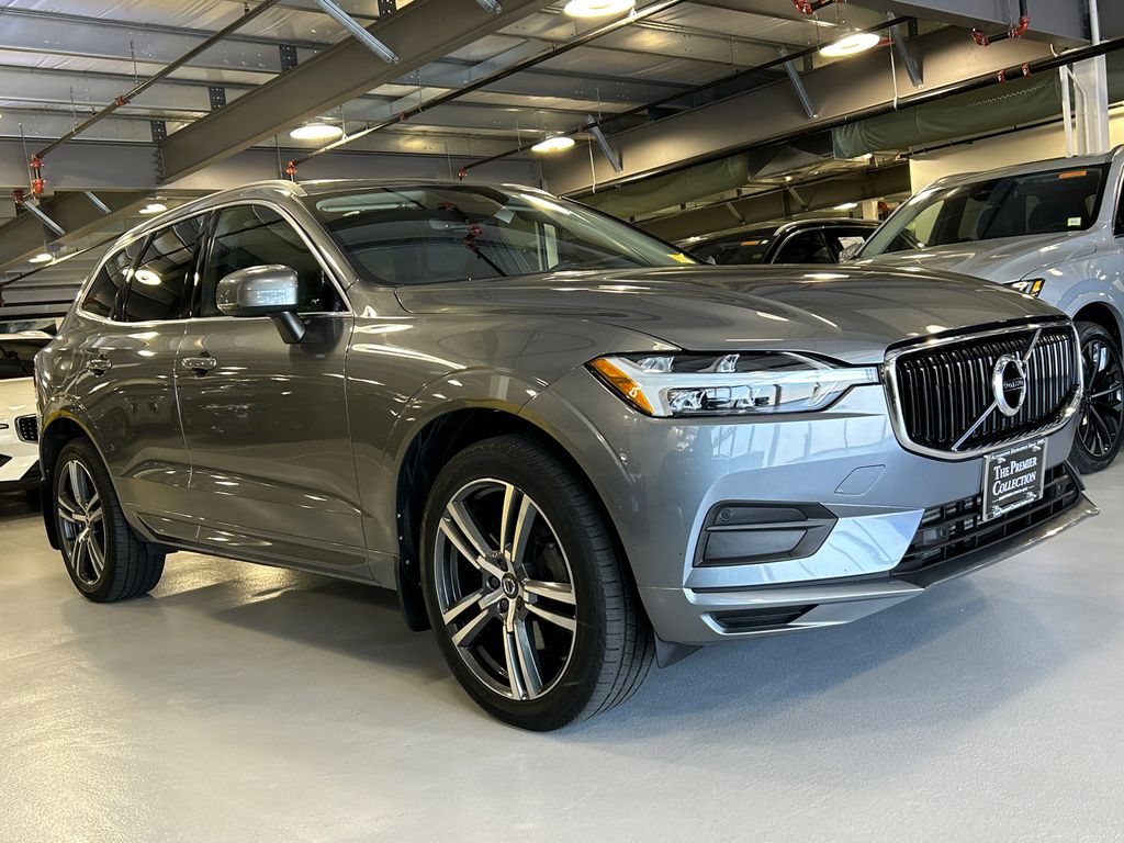 2020 Volvo XC60 T6 Momentum AWD's photo